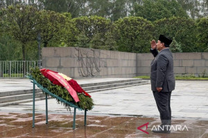 presiden-berikan-penghormatan-kepada-korban-pengepungan-leningrad