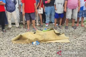 pria-tertabrak-kereta-di-kalideres-jakarta-barat-meninggal-dunia