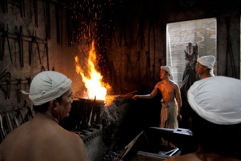 proses-pembuat-keris-tradisional-di-karanganyar-dinilai-bernilai-budaya-tinggi