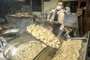 proses-pembuatan-kerupuk-ikan-tradisional-di-yogyakarta