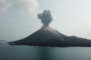 proses-pertumbuhan-gunung-api-intrusif-dan-ekstrusif-lebih-dekat