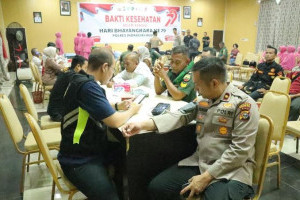 puluhan-personel-polres-inhu-donorkan-darah-sambut-hari-bhayangkara-ke-79