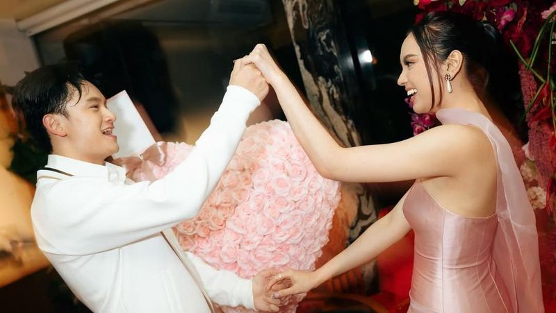 randy-martin-berikan-hati-bunga-di-perayaan-ulang-tahun-lyodra-ke-22