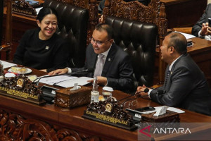 rapat-paripurna-dpr-dihadiri-320-anggota-bahas-agenda-legislatif-terbaru