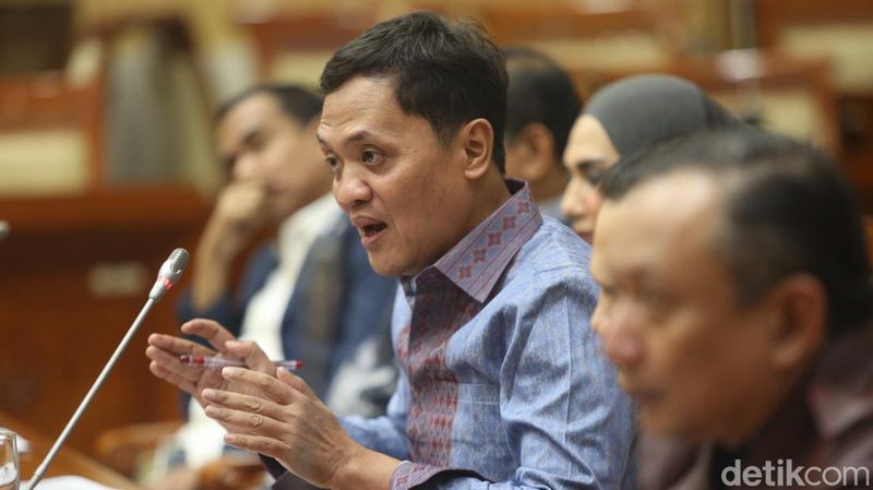 rapat-rkuhap-ketua-komisi-iii-dpr-jangan-sampai-dipatahkan-mk