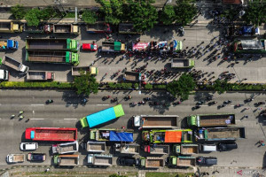ratusan-sopir-truk-demo-tolak-odol-di-jawa-tengah-dan-jawa-timur