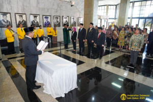 rektor-ui-lantik-dekan-perempuan-pertama-di-fakultas-ekonomi-bisnis