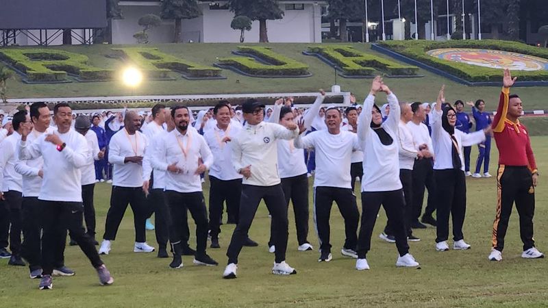 retret-gelombang-ii-di-ipdn-dimulai-dengan-senam-pagi-bersama-wamendagri