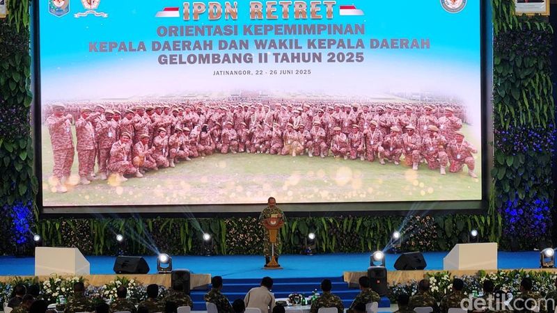 retret-gelombang-ii-tito-ungkit-kontroversi-bupati-indramayu-tak-izin-ke-luar-negeri