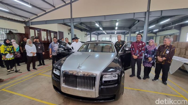 rolls-royce-ghost-yang-dilelang-kemensos-laku-rp-2-5-miliar