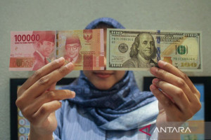 rupiah-diprediksi-masih-berkonsolidasi-seiring-konflik-di-timur-tengah