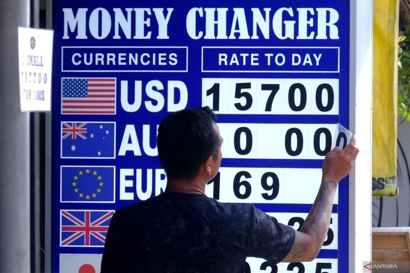 rupiah-melemah-ke-rp16-352-depositori-siapkan-strategi-baru