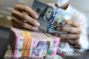 rupiah-melemah-seiring-peluang-kecil-bi-pangkas-suku-bunga