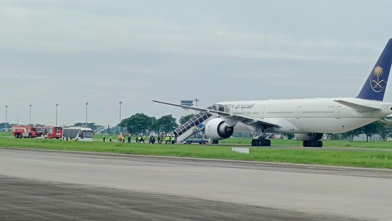 saudia-airlines-dapat-ancaman-bom-tim-jibom-dikerahkan-ke-kualanamu