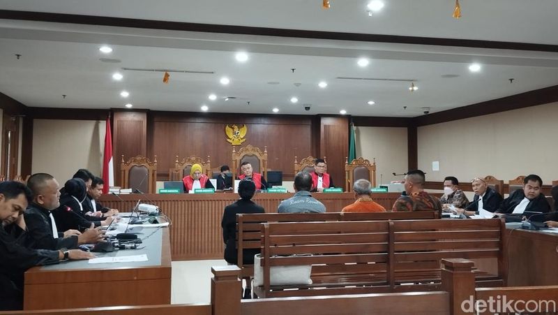 sekuriti-pengadilan-ungkap-kode-transferan-duit-pengacara-ronald-tannur