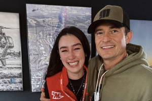 tangis-natasha-ryder-bertemu-orlando-bloom