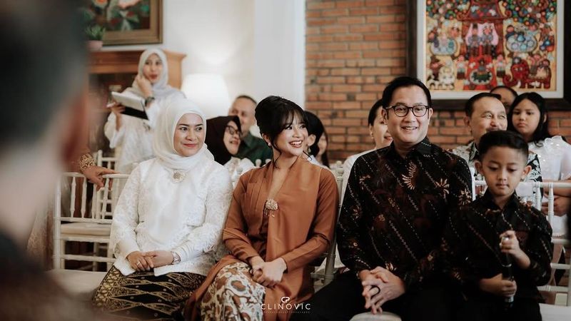 tidak-hadirkan-suami-ikke-nurjanah-beri-penjelasan-soal-lamaran-siti-adira-kania