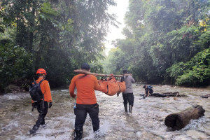 tim-sar-evakuasi-tujuh-korban-longsor-di-parigi-moutong