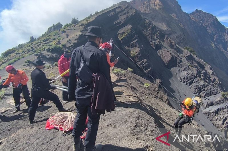 tim-sar-temukan-wisatawan-brazil-jatuh-di-gunung-rinjani