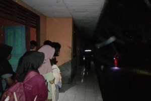 tim-sar-ternate-evakuasi-warga-terdampak-banjir-besar