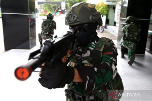 tni-ad-tingkatkan-kesiapsiagaan-pengamanan-vvip-dengan-anoa-2