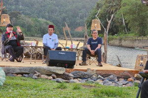uas-dan-rocky-gerung-bertemu-di-agenda-bakti-riau