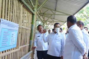usai-tinjau-budidaya-ikan-menteri-agus-cek-peternakan-ayam-di-lapas-kendal