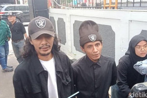 vadel-badjideh-siap-hadapi-sidang-perdana-dukung-keluarga-kuat