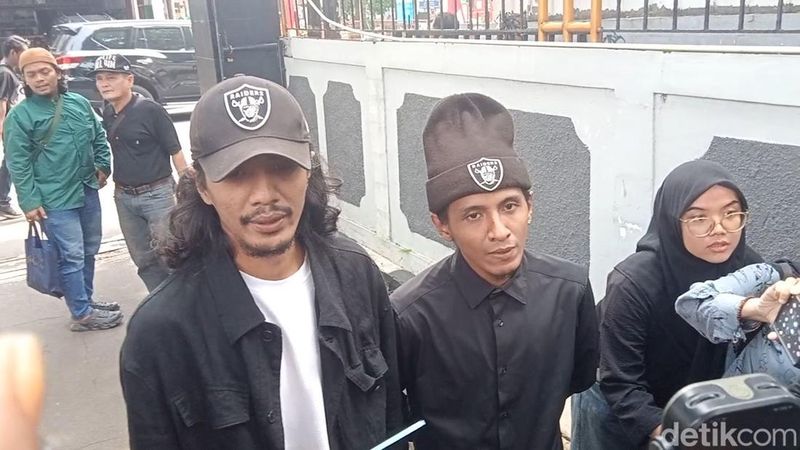 vadel-badjideh-siap-hadapi-sidang-perdana-dukung-keluarga-kuat