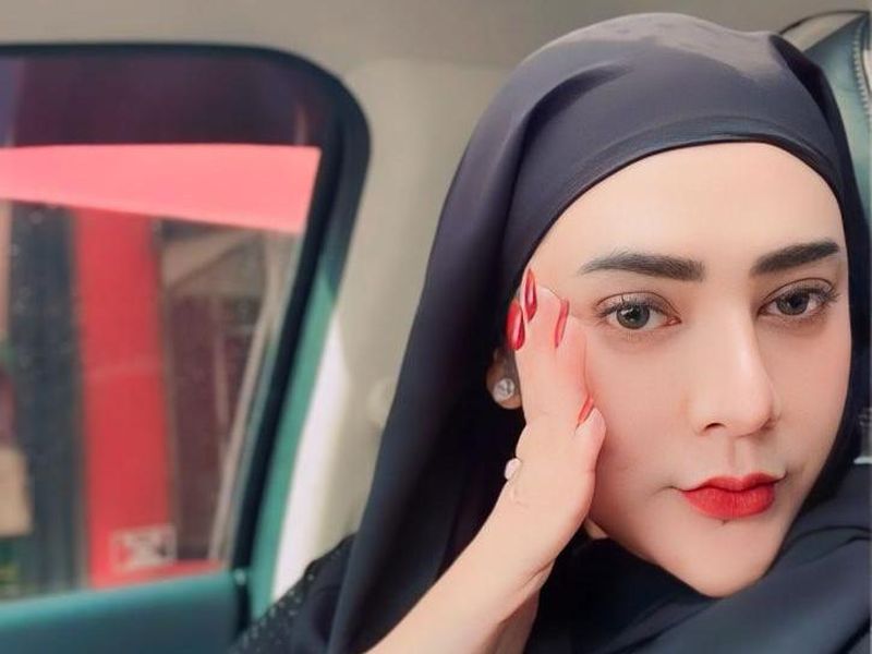 vernita-syabilla-rayakan-ulang-tahun-ke-32-dengan-transformasi-berhijab