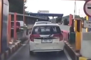 viral-mobil-tak-bayar-tol-di-depok-polisi-selidiki-kasus