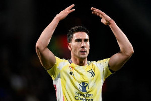 vlahovic-diperingatkan-jangan-tinggalkan-juventus-potensi-penyesalan