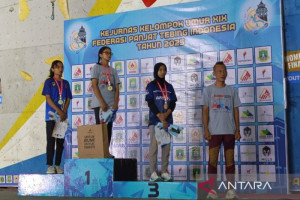 wakil-jawa-tengah-juara-lead-junior-putri-kejurnas-panjat-tebing