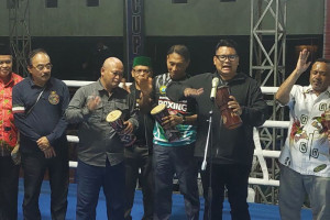 wakil-ketua-mpr-ri-resmikan-turnamen-tinju-amatir-pfm-cup-i-di-kota-sorong