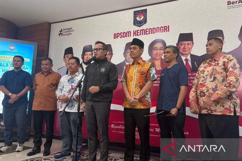 wamendagri-soroti-pentingnya-pengawasan-ketat-dalam-kebijakan-wfa-asn