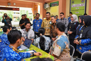 wamendikbud-fajar-ul-haq-pastikan-spmb-berjalan-lancar-di-semarang
