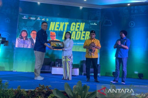 wamendiktisaintek-dan-ptpn-motivasi-riset-inovasi-ke-mahasiswa-unmul