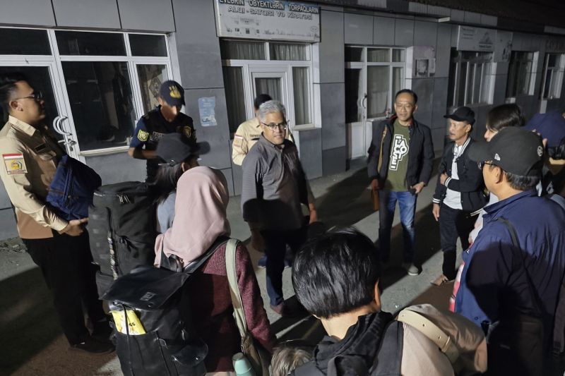 wni-dievakuasi-dari-iran-menuju-indonesia-kemlu-pastikan-keamanan-terjamin